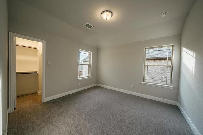 Foto del edificio - 7613 Regal Ln