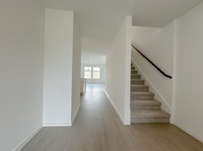 Building Photo - 6242 Alder Crk Dr