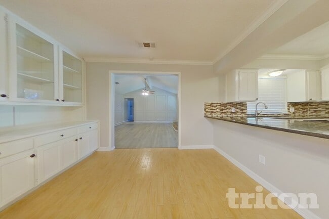 Building Photo - 6408 Alta Vista Dr