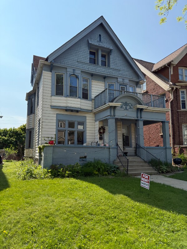 Foto principal - 2833 N Downer Ave