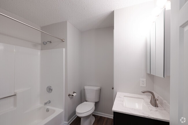 1BR, 1BA - 900SF - Bathroom - Adams Station Apartments