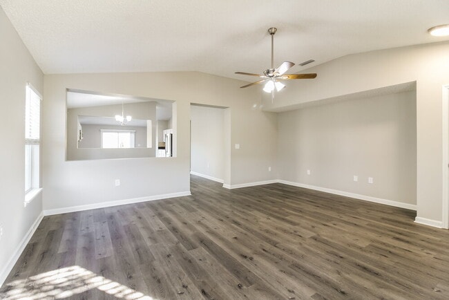Building Photo - 76205 Deerwood Dr