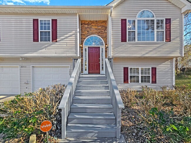 Building Photo - 4b/3ba Split-Level in Austell Near Thornto...