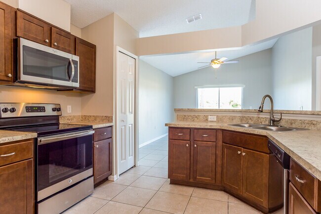 Foto del edificio - 142 Woodbury Pines Cir