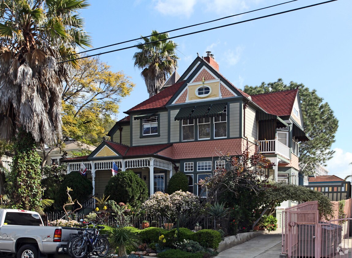 Primary Photo - 2331 2nd Ave