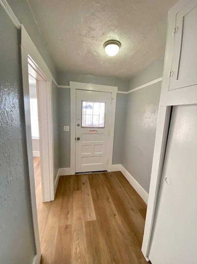 Building Photo - F00444