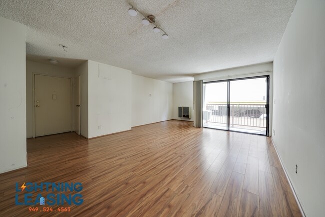Foto del edificio - 6827 Whitsett Ave