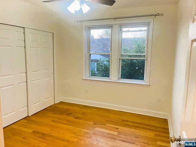 Photo - 10-12-12 Morton Pl Apartment