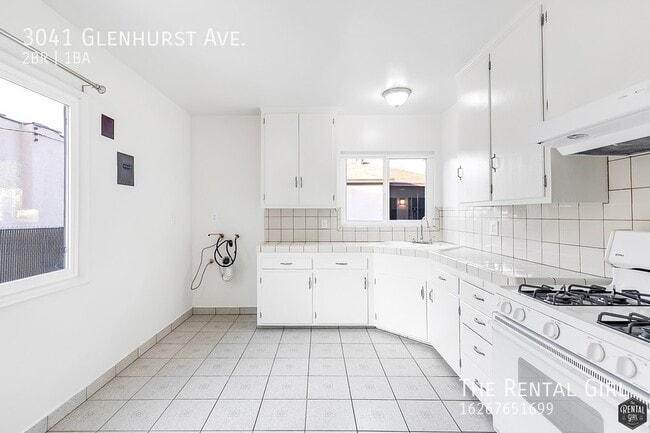 Building Photo - 3041 Glenhurst Ave