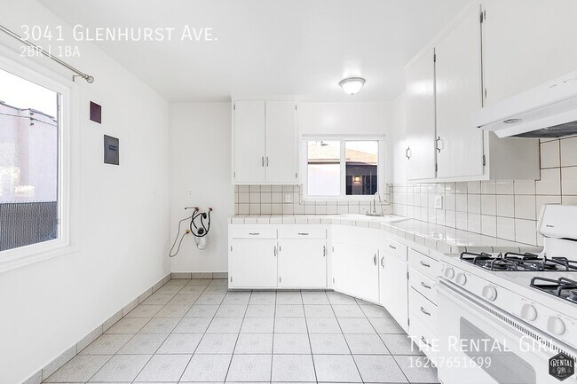 Building Photo - Spacious Sun-Filled Duplex | Charming 2 Be...