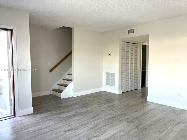 Foto del edificio - 317 Gulfstream Rd