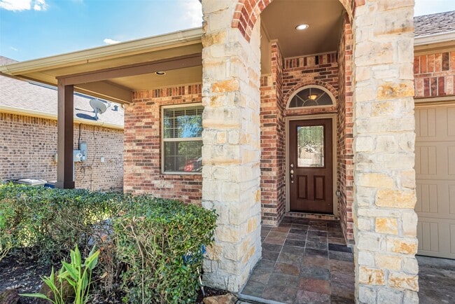 Foto del edificio - 3205 Featherwood Ln