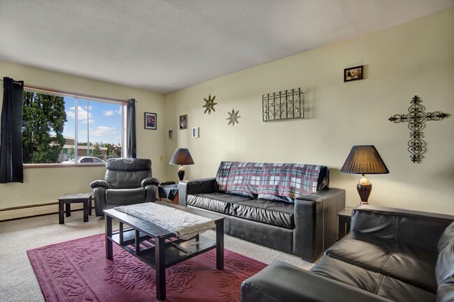 A living room with a wide window overlooking the property - Alderview