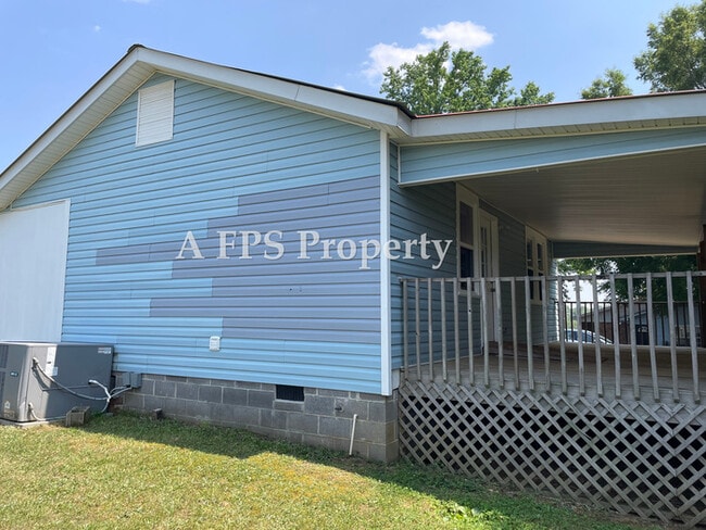 Building Photo - 581 S Holcomb Rd SW