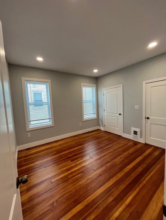 Building Photo - 31 Faywood Ave