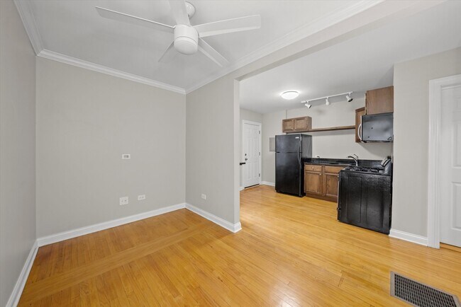 Foto del edificio - 1025 W 31st Pl