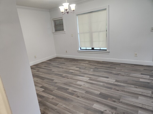 Building Photo - 1005 N Bracewell Dr