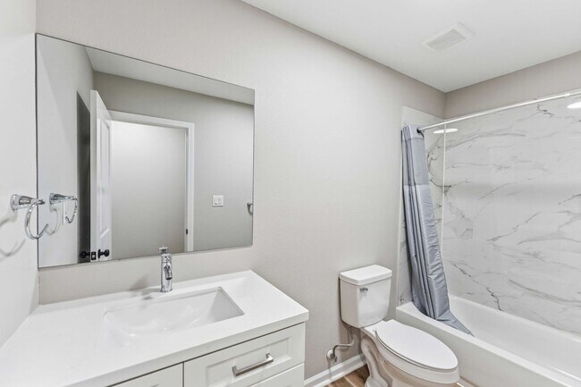 Foto del edificio - 1121 Edgewood Dr