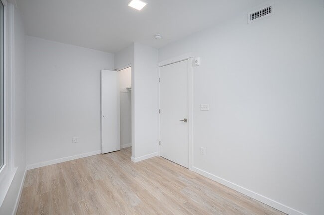 Building Photo - 205 Beacon St