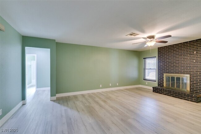 Foto del edificio - 605 Mosswood Dr