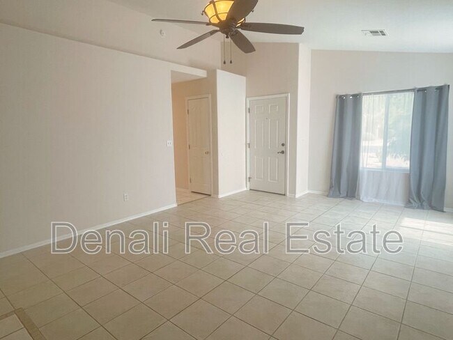 Building Photo - 1448 S Western Skies Dr