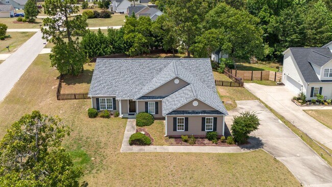 Foto del edificio - 3 Bed 2 Bath Convenient to Fayetteville and Raleigh