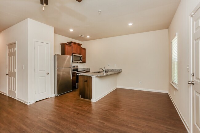 Foto del edificio - 408 Highwood Ln