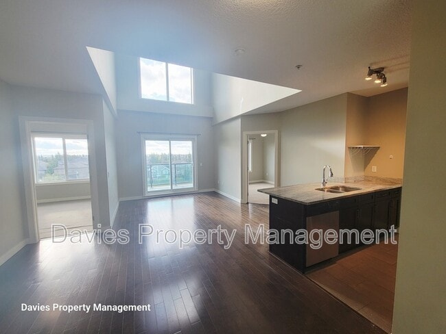 Photo du bâtiment - 1238 Windermere Way SW