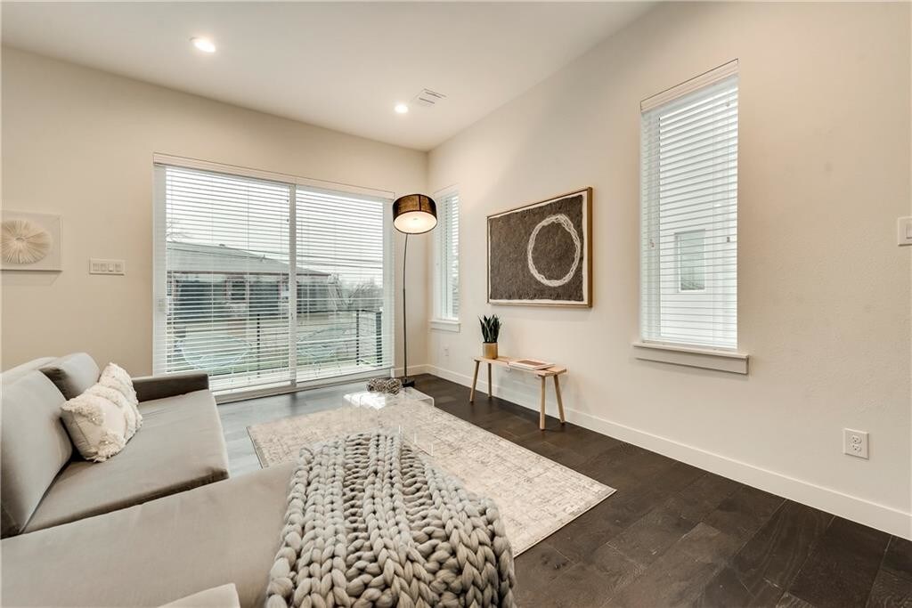 Foto del edificio - 1518 N Carroll Ave