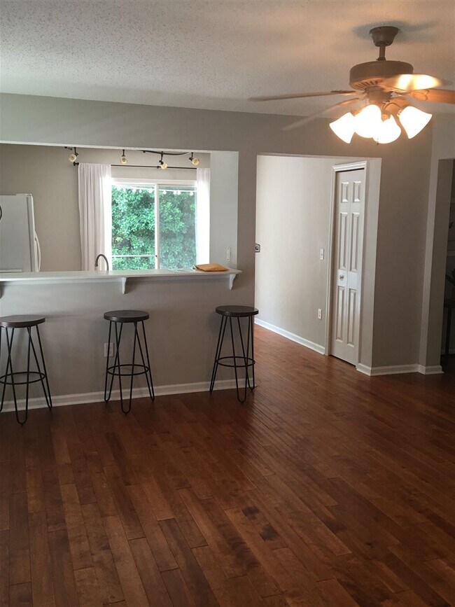 Building Photo - 832 Wynfield Cir