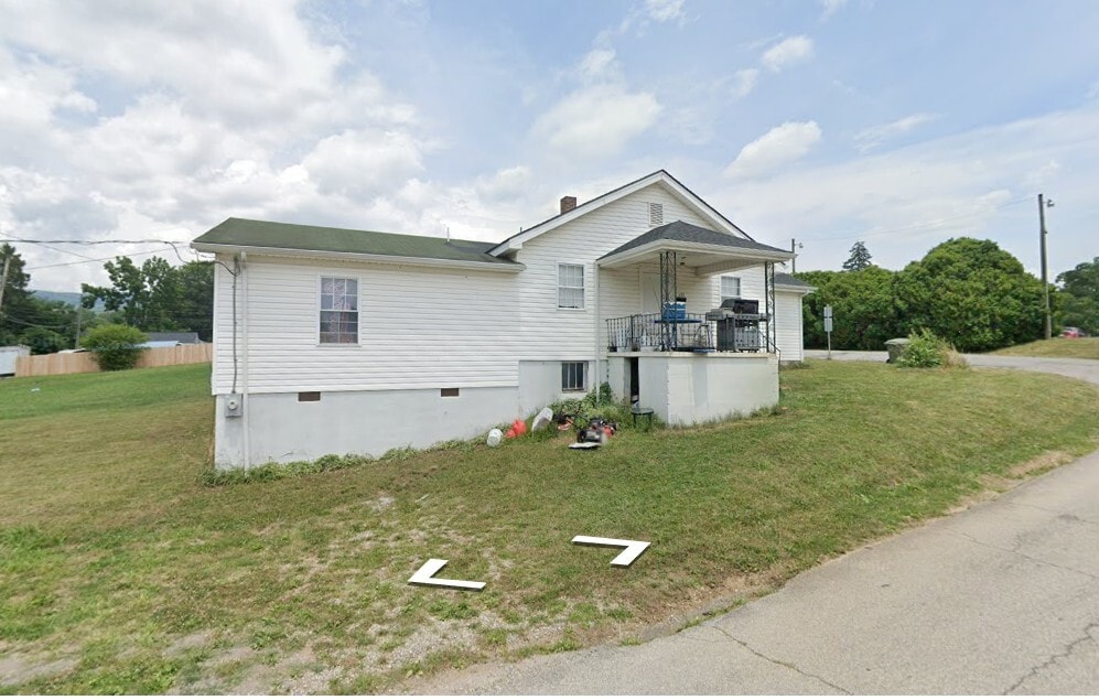 Photo - 333 Red Ln Ext (Salem, VA)