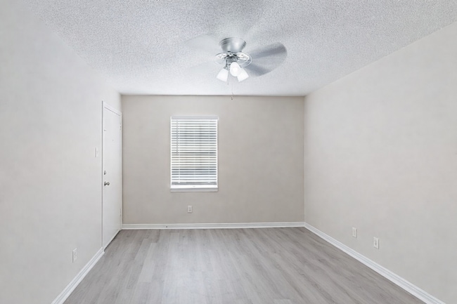 Interior Photo - Heritage Oaks @ Navco