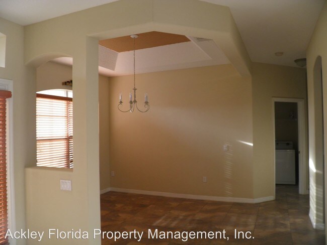 Building Photo - 3535 Somerset Cir