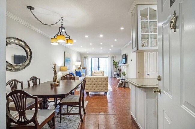 Building Photo - 2108 Pine Heights Dr NE