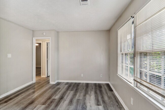 Building Photo - 2530-2532 Joe Jerkins Blvd