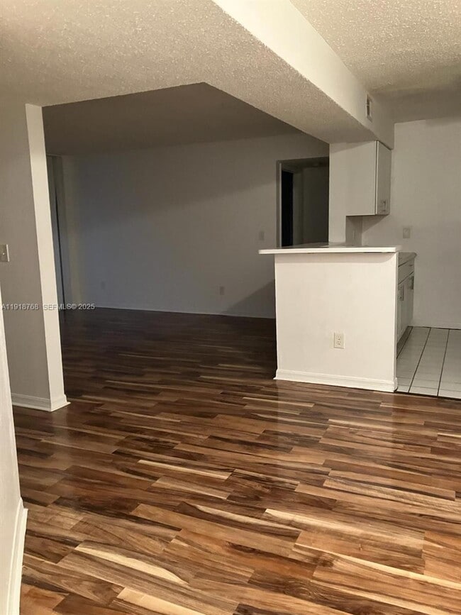 Foto del edificio - 4025 W McNab Rd