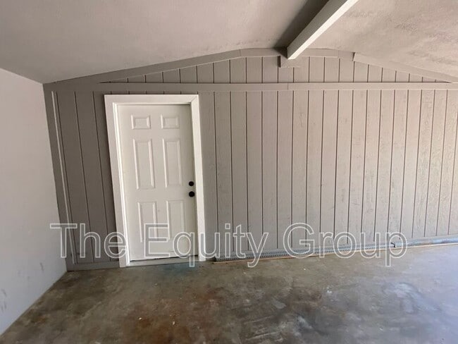 Building Photo - 1434 W Feemster Ave