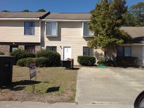 Building Photo - 323 Beverly St