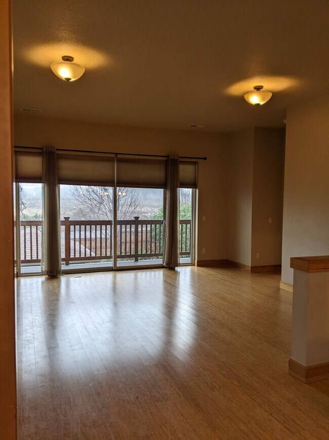 Foto del edificio - 675 Larch Ct