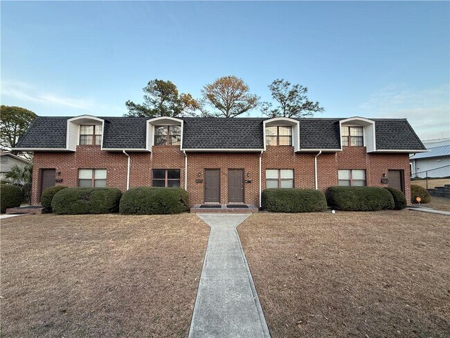 Building Photo - 902 Darling Ave