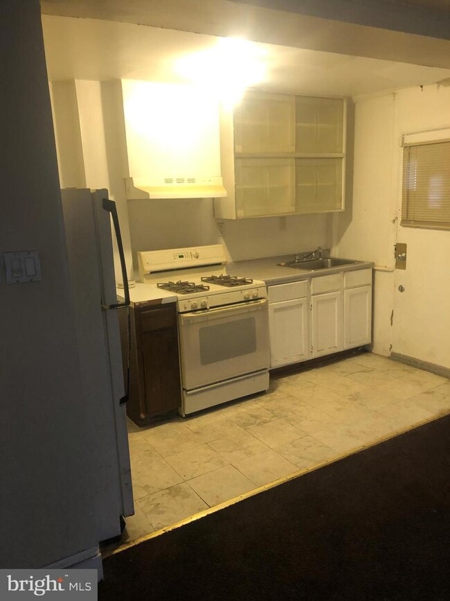 Building Photo - 5754 Reedland St