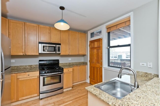2 bedroom in Chicago IL 60618 - 2 bedroom in Chicago IL 60618 Apartment
