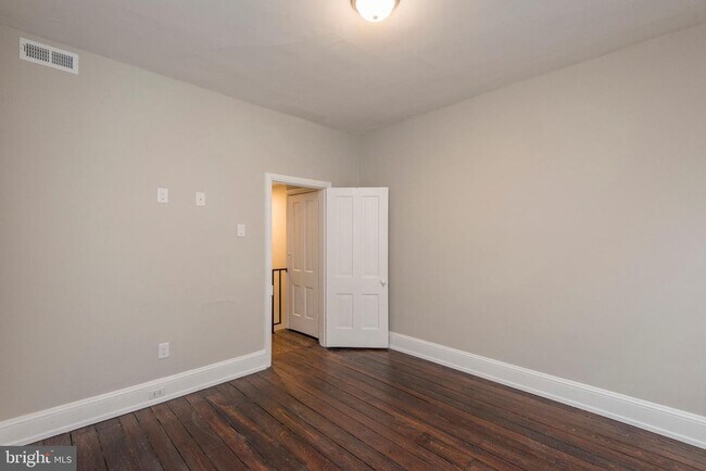 Building Photo - 626 S 26th St