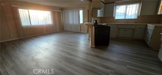 Foto del edificio - 3856 W 113th St