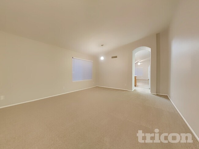 Building Photo - 15833 W Moreland St