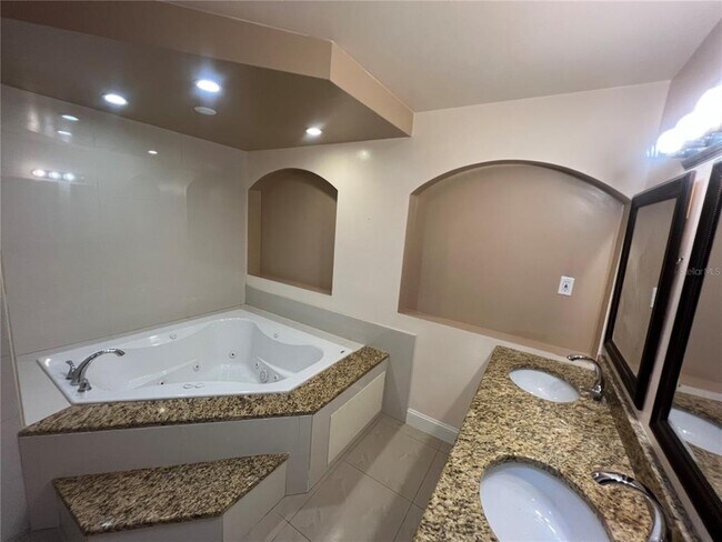 Foto del edificio - 6231 63rd St N