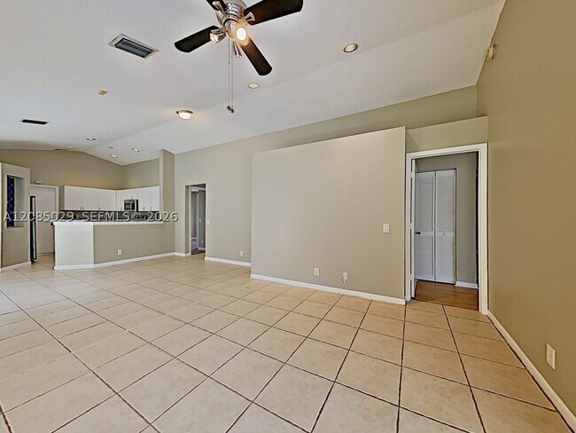 Building Photo - 1380 Presidio Dr
