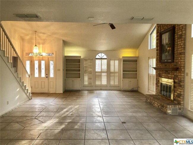 Building Photo - 3606 Whispering Oaks