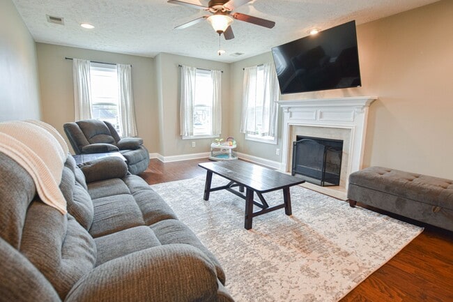 Building Photo - Pet Friendly Four Bedroom with Basement in...