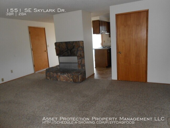 Foto del edificio - 1551 SE Skylark Dr